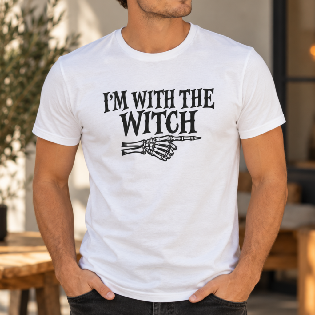 Halloween T-shirt Heren I'm With The Witch